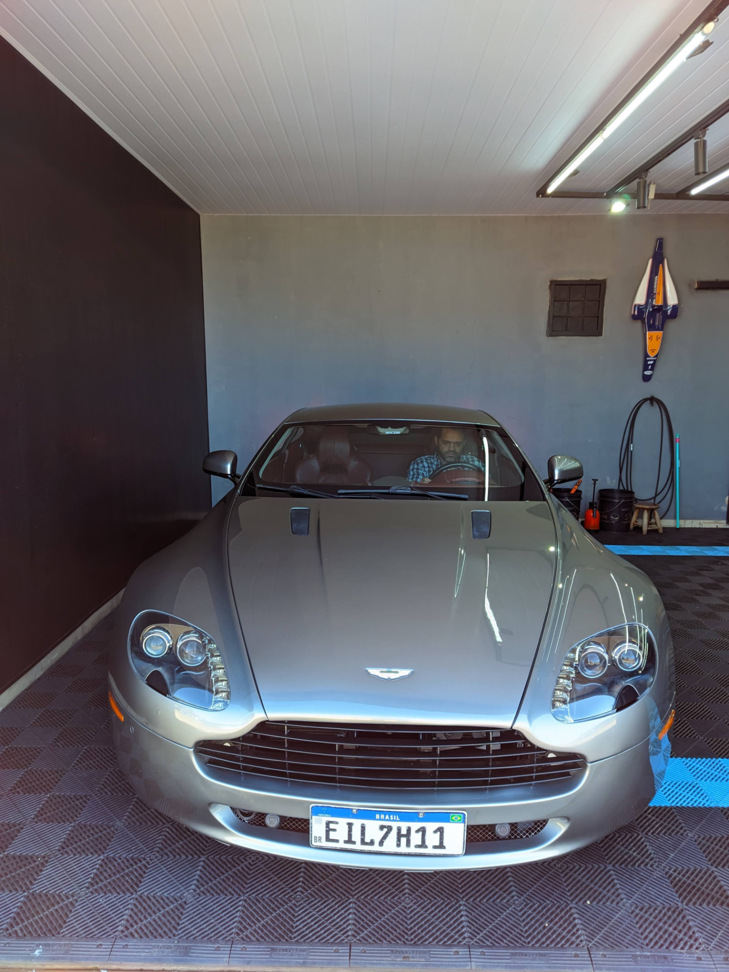 Aston Martin no estúdio Mazzor
