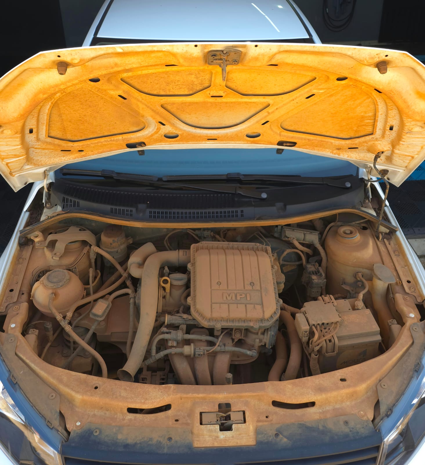Detalhamento do compartimento do motor — antes