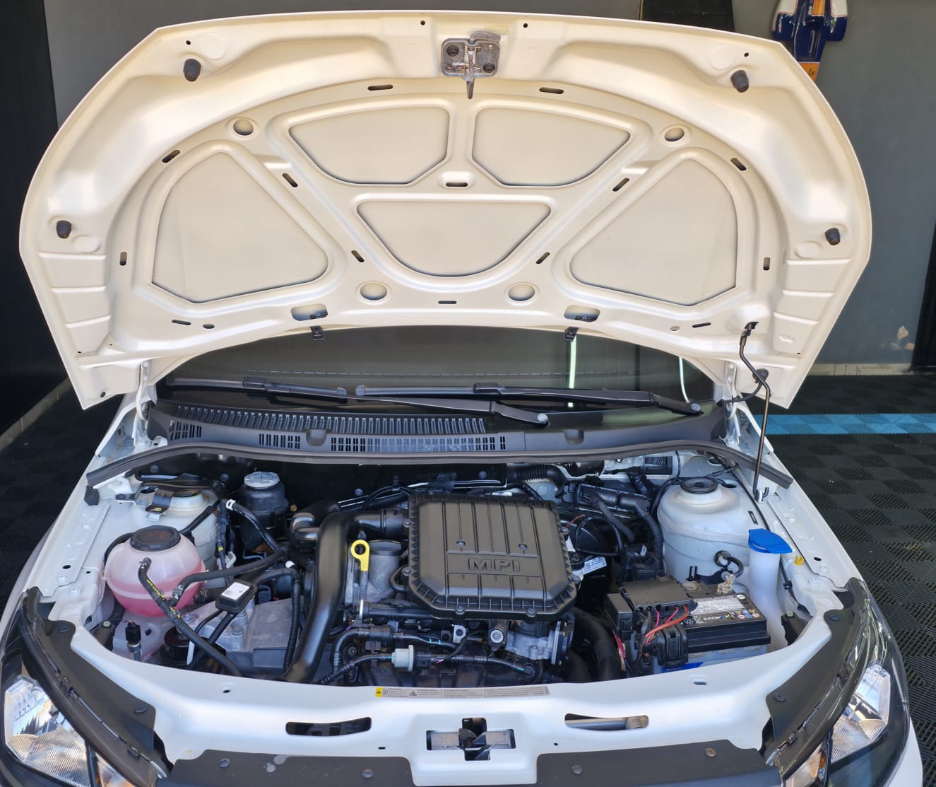 Detalhamento do compartimento do motor — depois